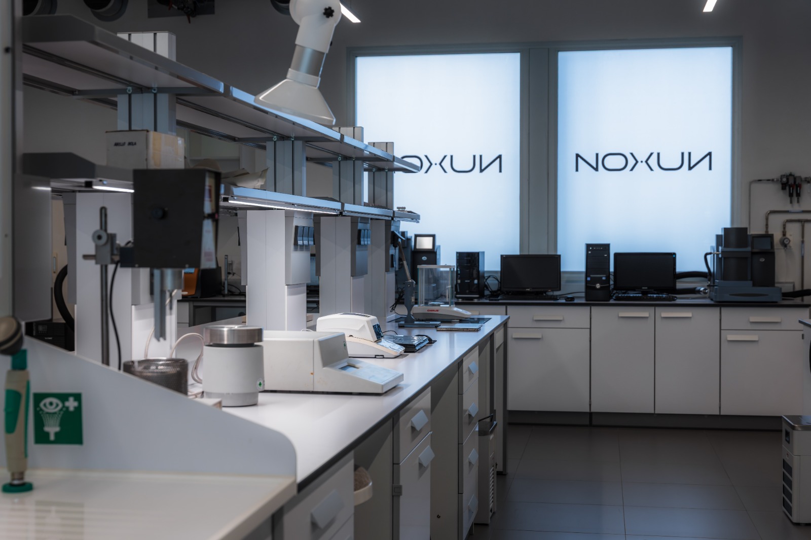 Detalle del equipamiento de laboratorio NOXUN